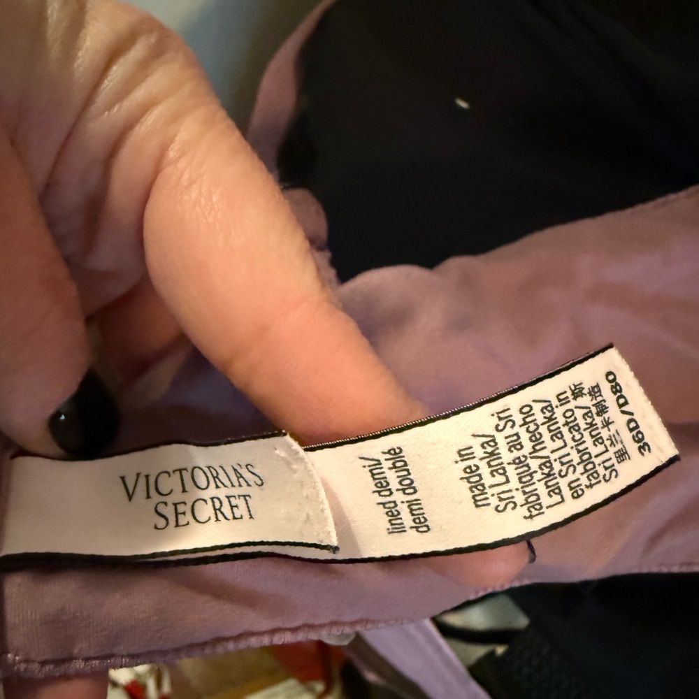 Victoria's Secret Lace Lined Demi / size 36D - Picture 3 of 3